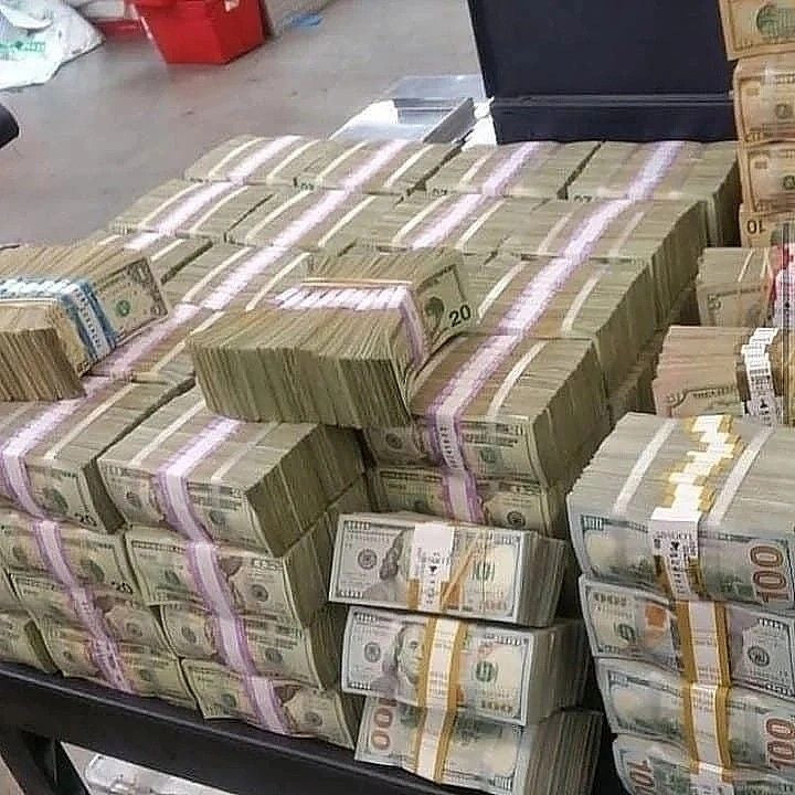 The Risks of Relying on the US Dollar as the Global Reserve Currency